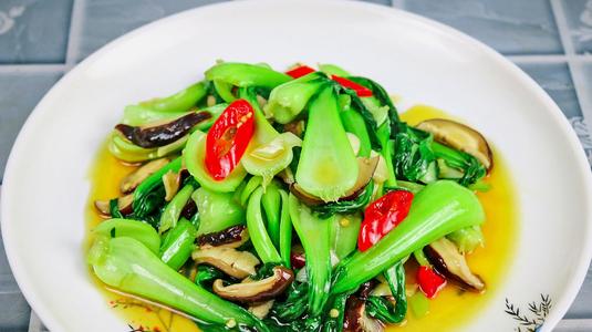 原来炒青菜也讲窍门，教你这么炒，色泽翠绿口感脆爽，简单又营养