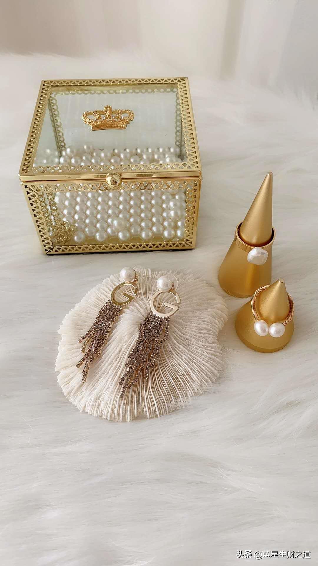 摆摊卖了一副耳环利润6元,摆地摊耳环收入