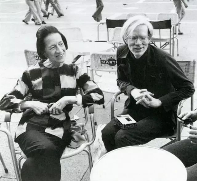 Dior花115万买她大片，雪奈做闺蜜，这个“丑女”才是真时尚