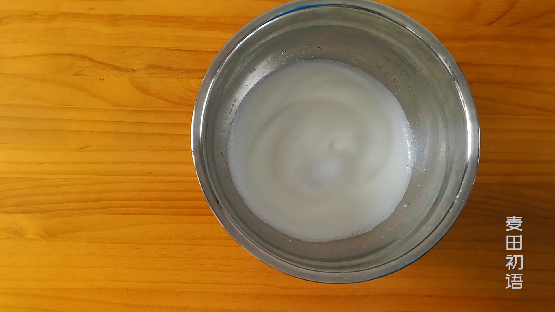 纸杯戚风蛋糕不塌不回缩的诀窍,用纸杯做戚风蛋糕湿乎乎的