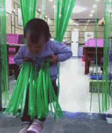 搞笑GIF：妹子，你在练什么呢，我去陪你啊