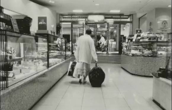 日本一*女妓**站街拉客到74岁，只为等一人