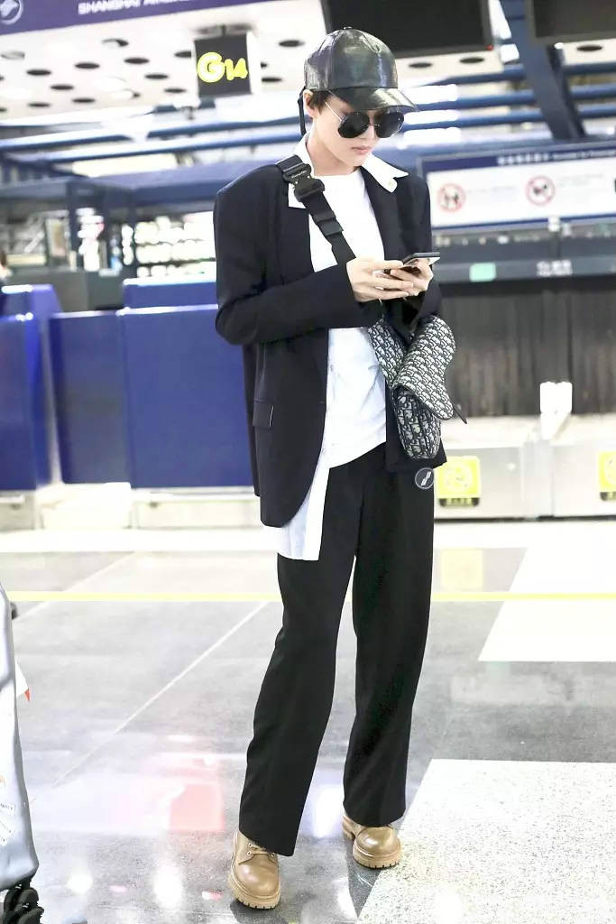 张馨予穿西装的穿搭,张馨予修身西装霸气亮相