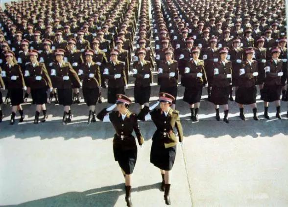 我军历史上最大规模军服换装几式,解放军第一次换装是什么水平