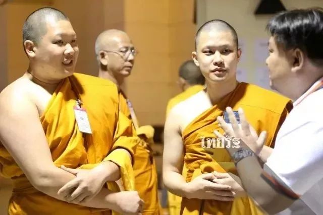 泰国捐钱最多的僧人,泰国活着的高僧哭丧