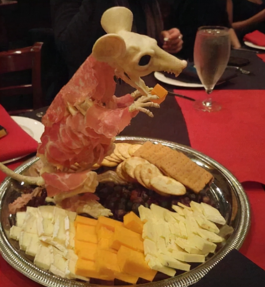 幽默gif：表哥误入传销之后，刚报完警，就收到消息