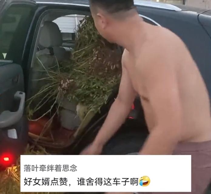 一男子开豪车给母亲拉白菜,山东男子开豪车给母亲拉废品