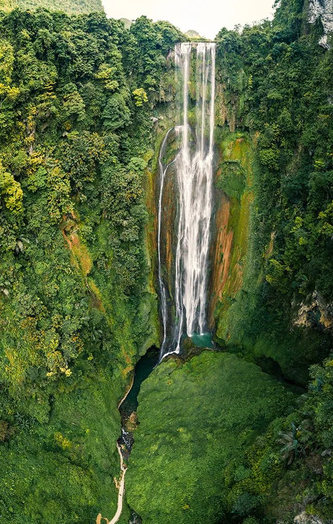 躲进这道地球上“美丽的伤痕”里，感受盛夏直降10℃的清凉