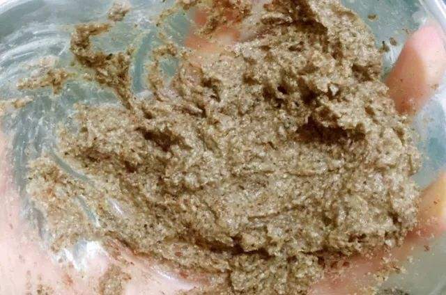 软软的泥土怪,脏脏的“鸡饲料”,竟然有护肤补水的神力?