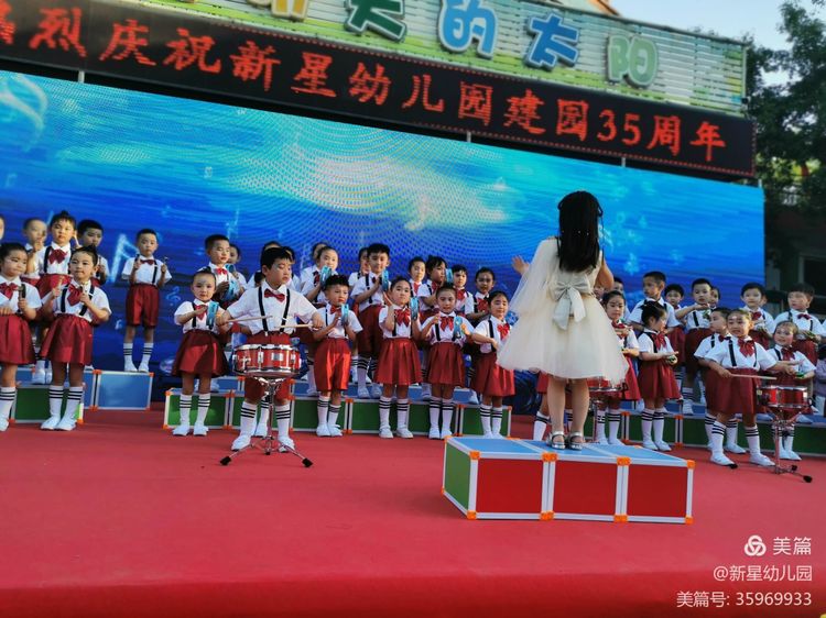 雏鹰展翅起飞,萌娃上飞机起航