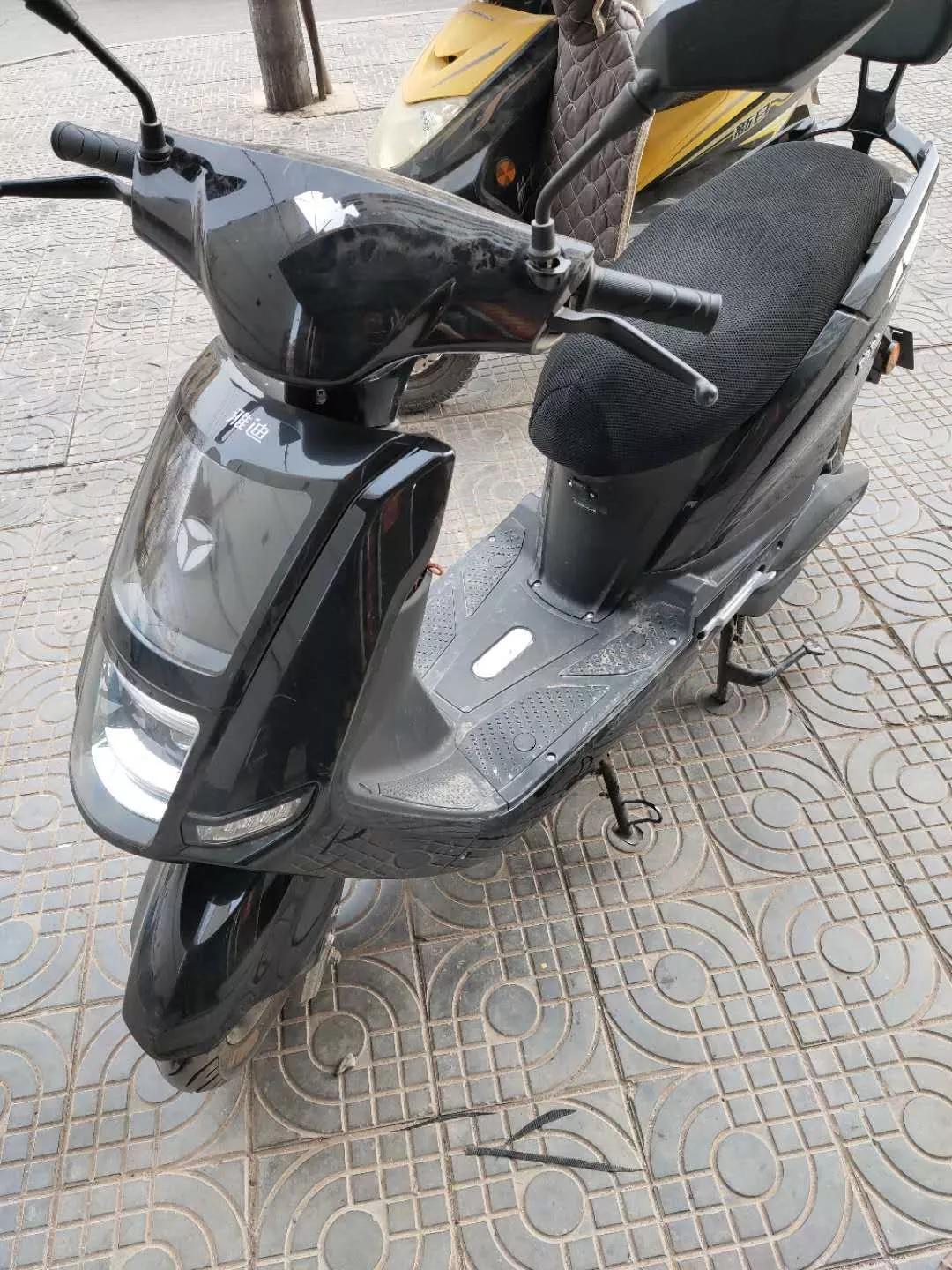 电动车塑料壳坏了用什么粘最好,电动车塑料壳有划痕怎么修复