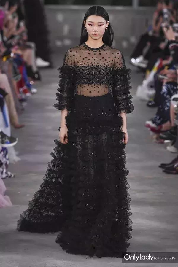 张艺兴valentino东京神图,张艺兴valentino秀场表演