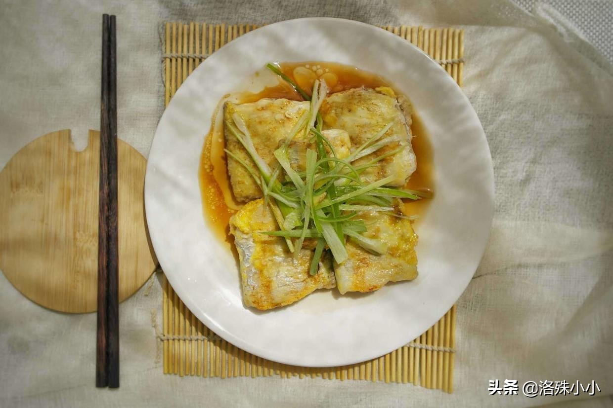 煎蒸带鱼口感细腻,味道鲜,蒸前除腥这一步是重点!