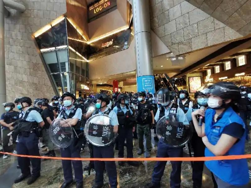 黑暴重来！旺角非法聚集36人被票控2男涉藏仿制枪伸缩棍被捕