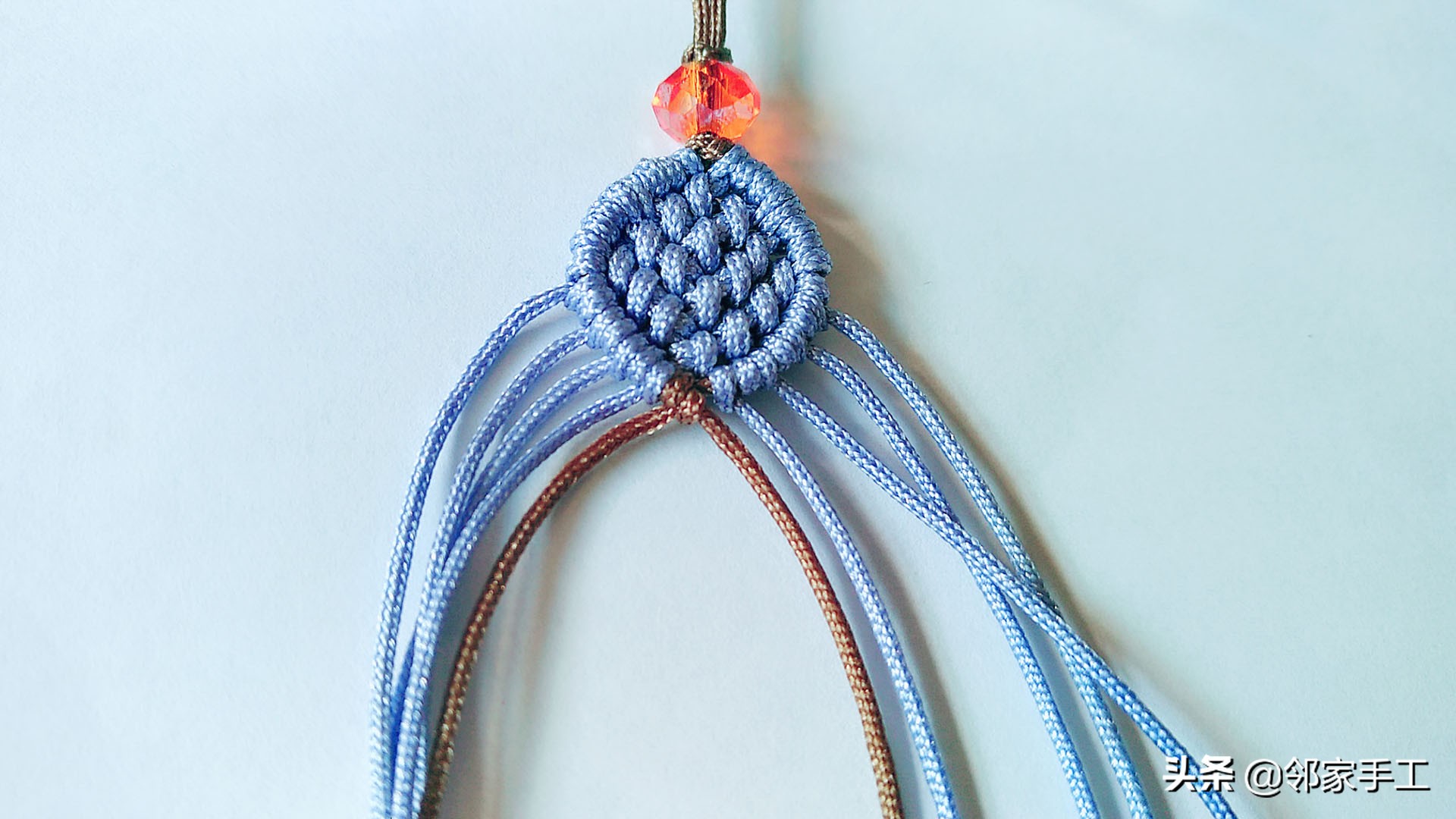 编蝴蝶手机挂件教程,带扣子的手机挂件编法