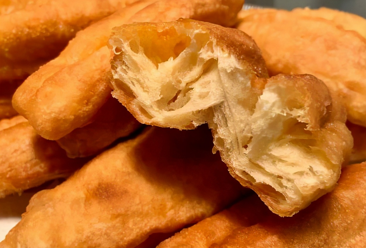 油条配方怎么样炸油条又酥又脆,自己如何炸油条又脆又蓬松