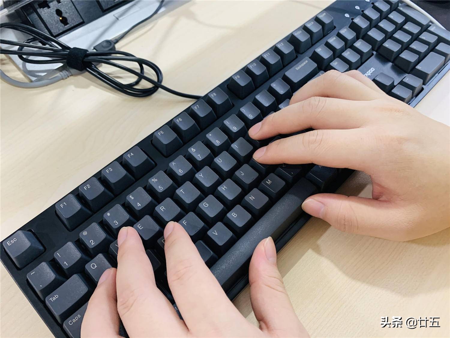 雷柏键盘黑轴茶轴怎么选,办公打字最舒服的雷柏v500pro键盘
