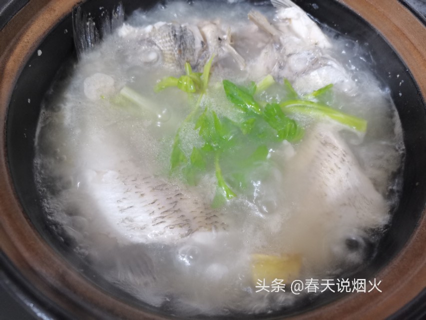 海边人教你炖鱼的小妙招，3步炖出鲜而不腥的鱼汤，喝过的都点赞