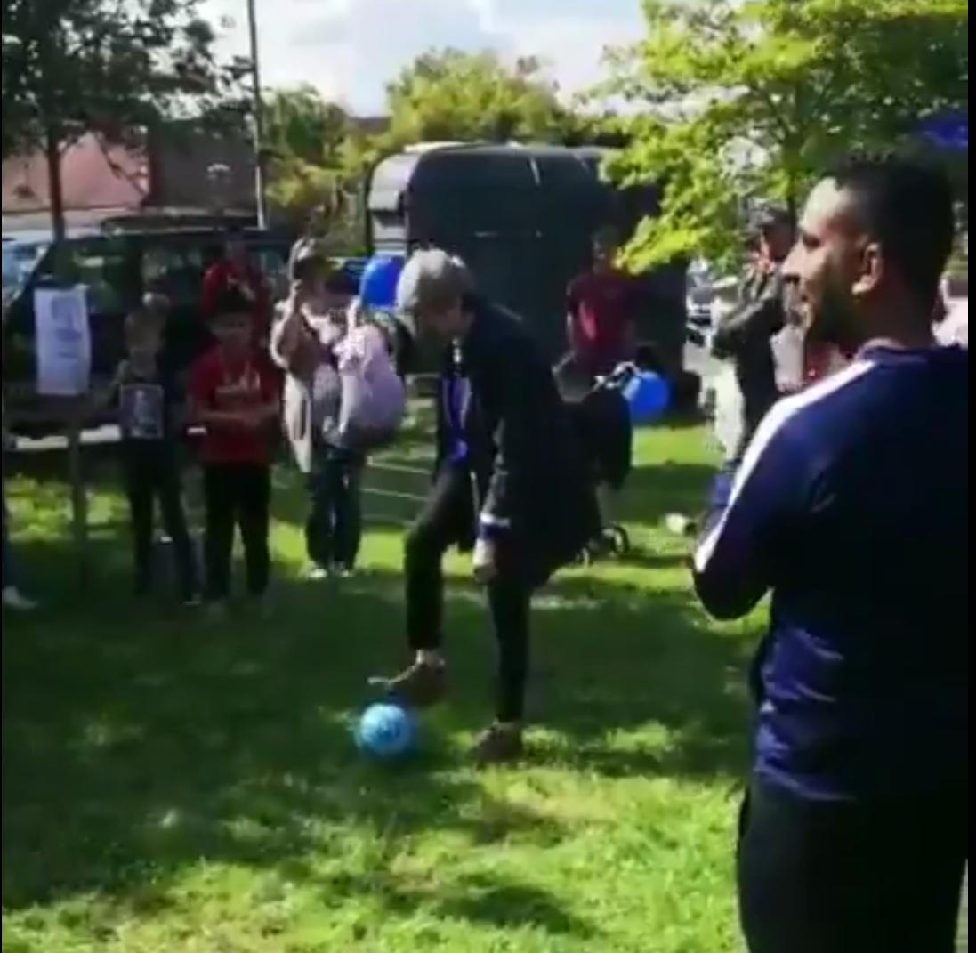 英国首相梅姨说足球,英国首相约克逊踢足球