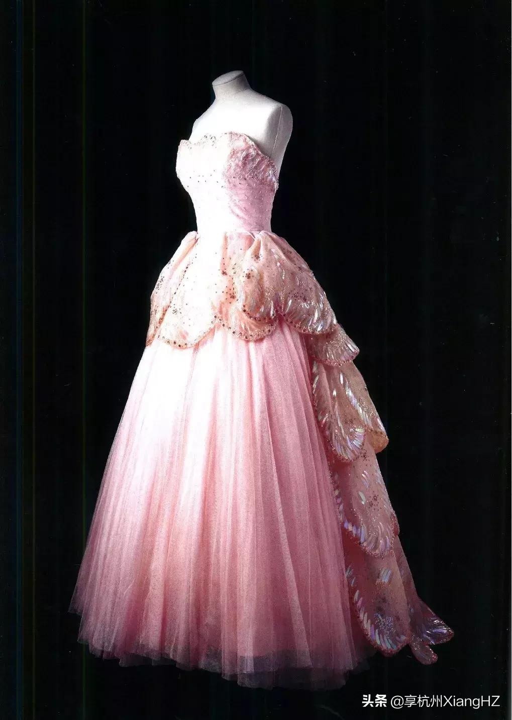 迪奥1997旗袍秋冬大秀 (迪奥1953时装展图片)