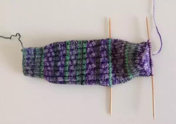 珊瑚绒线织袜子教程简易,如何编织冬天袜子教程