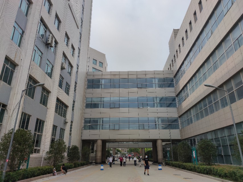 商丘蓝天白云,商丘市第一人民医院全景图