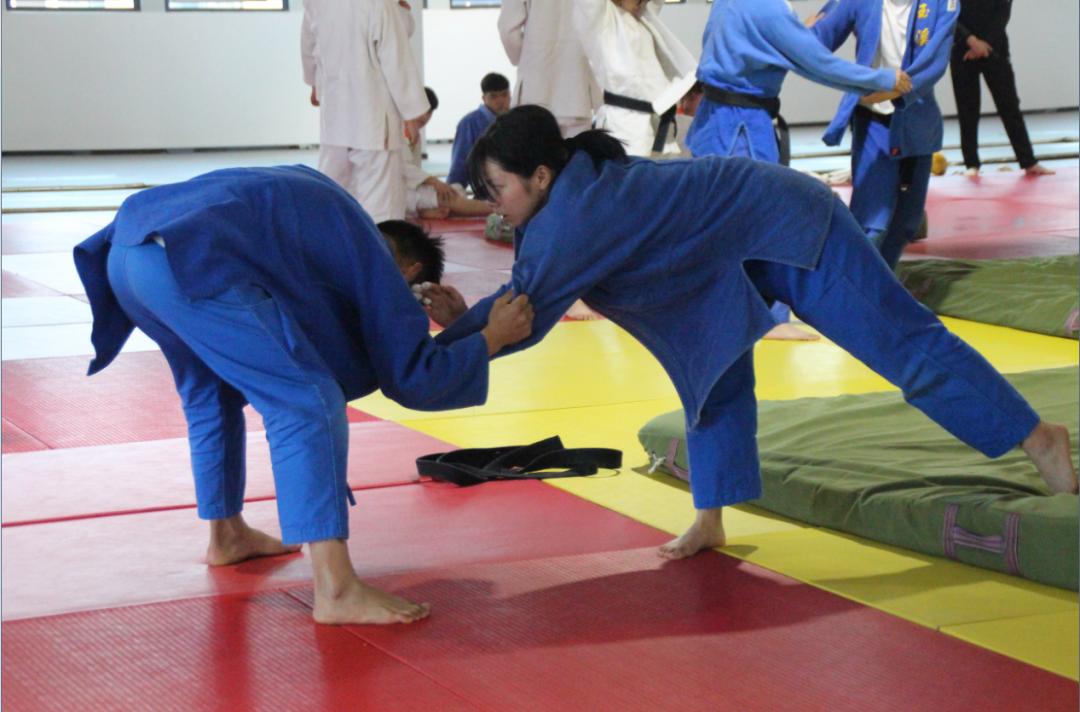 玉溪女健身教练,玉溪体育运动学校女子篮球队教练