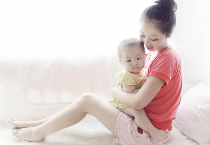 剖腹产后产妇开奶手法,产后开奶是冷敷还是热敷