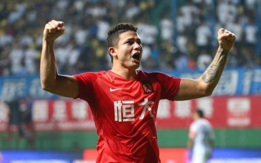 恒大足球队最辉煌时球员收入如何,恒大球星工资表