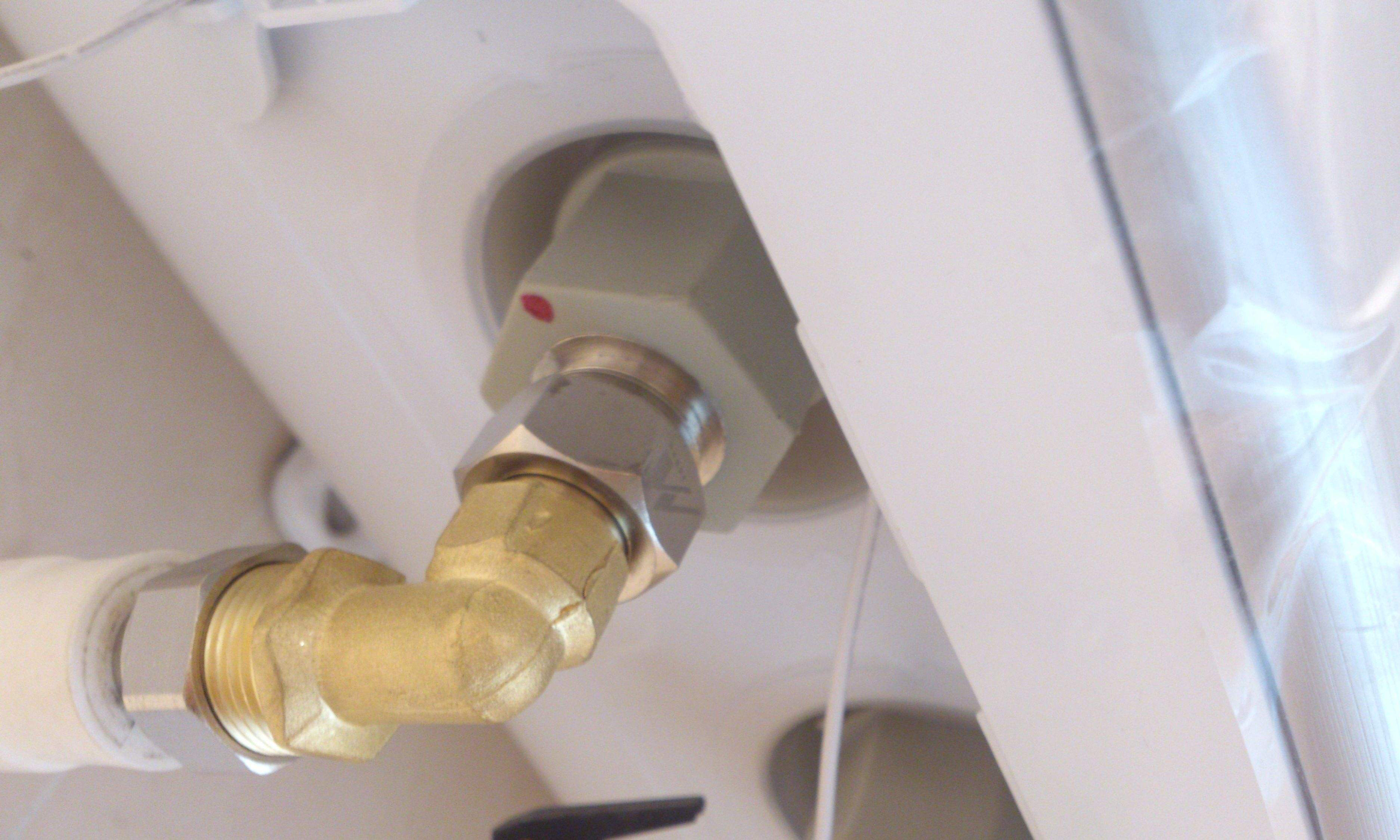 广东用太阳能还是空气能热水器好,太阳能空气能热水器一体机怎么样