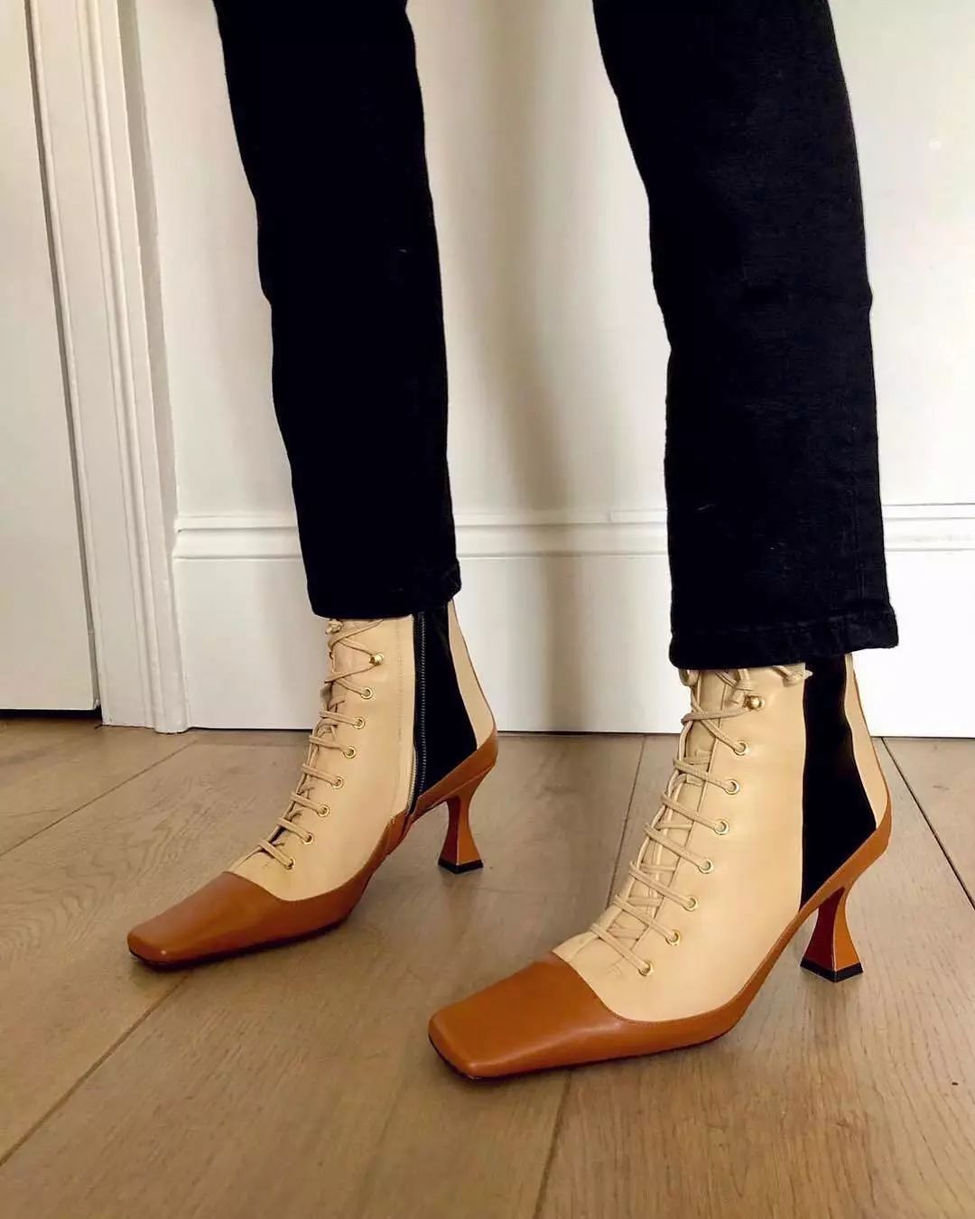 看见今年秋冬必入的第一双靴子，我方了……
