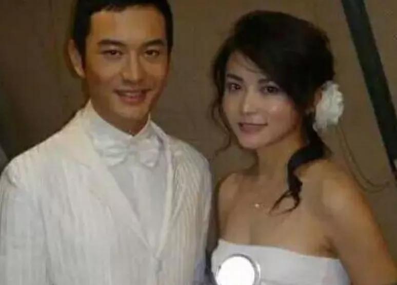 杨幂与杨紫的采访节目,微博之夜杨幂和杨紫在聊什么