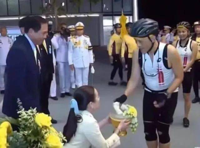 华裔美女神似西拉米,泰王几次示好碰一鼻子灰,富婆老公比玛哈帅