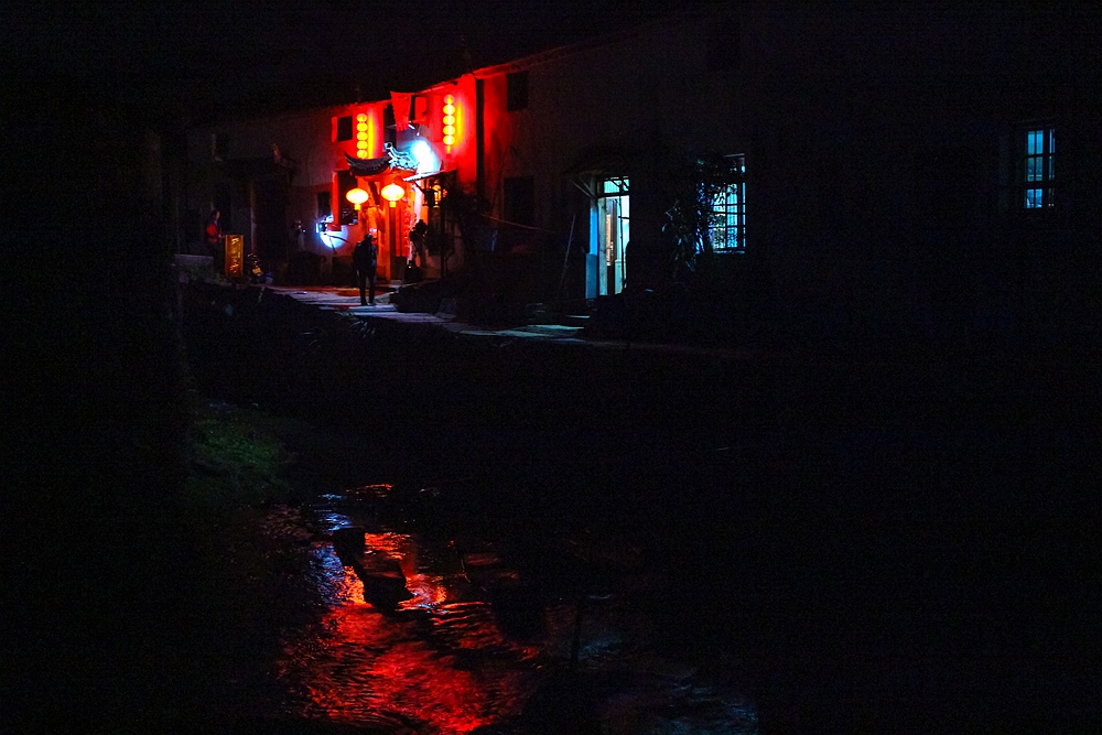 夜幕下的古灯,夜幕下的查济古村