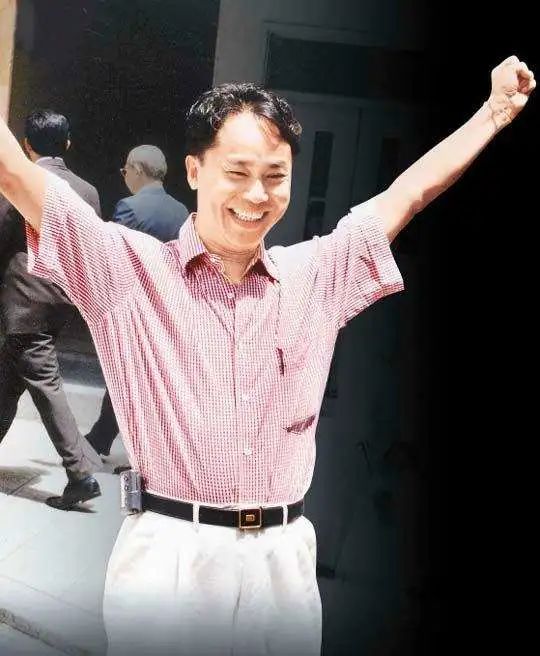 香港“四大家族”：“废太子”的连环闹剧