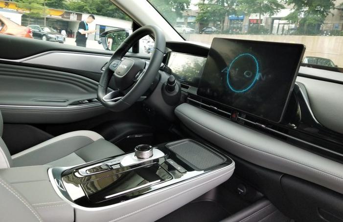 大家觉得广汽埃安怎么样,广汽埃安aions哪个版本值得买