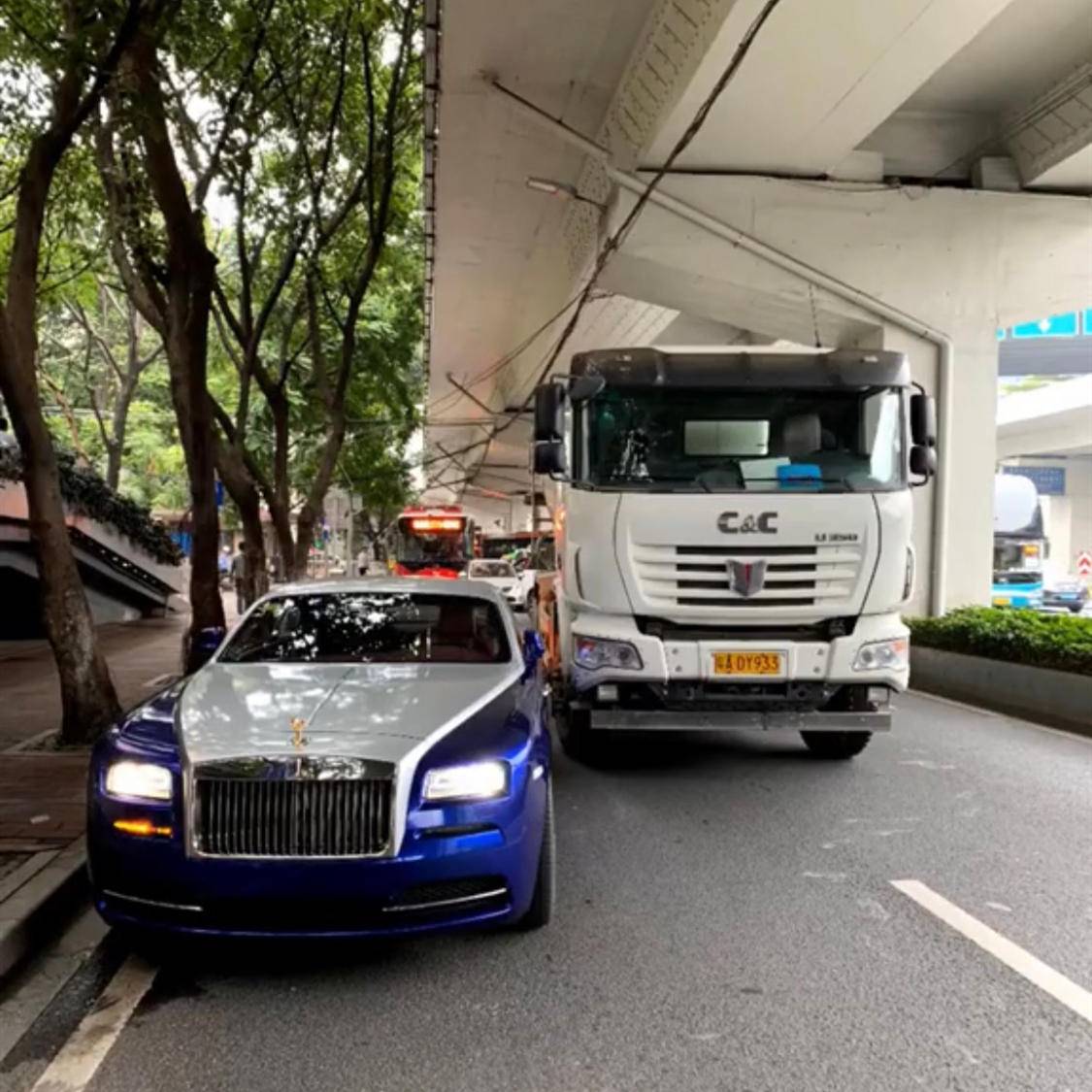 撞了豪车保险不够赔怎么办,豪车被撞怎么定损