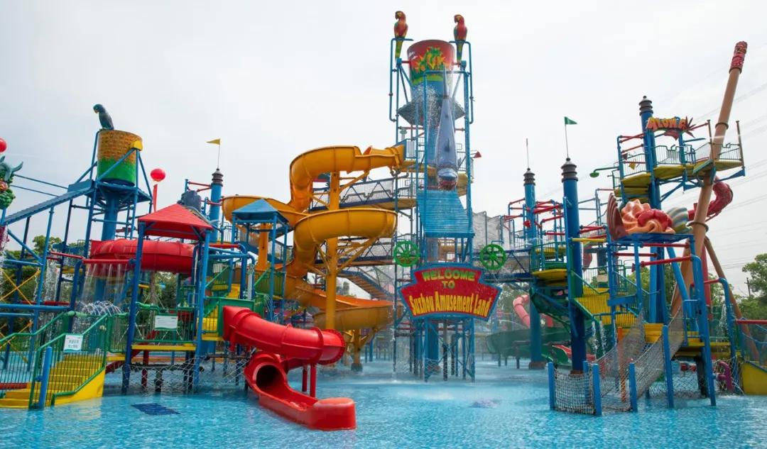 带宝宝去水上乐园玩室外游乐园,带宝宝去水上乐园充气滑梯