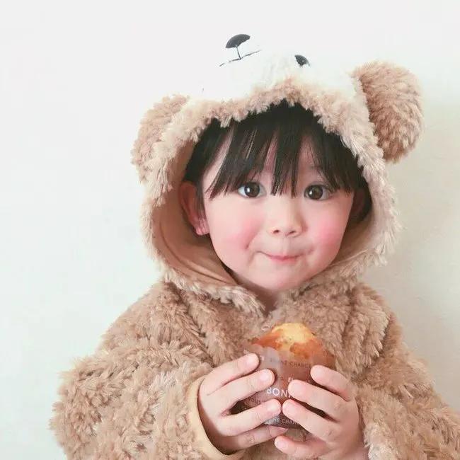 女版GD潮过陈冠希女儿？月入十万萌娃靠穿搭火爆ins