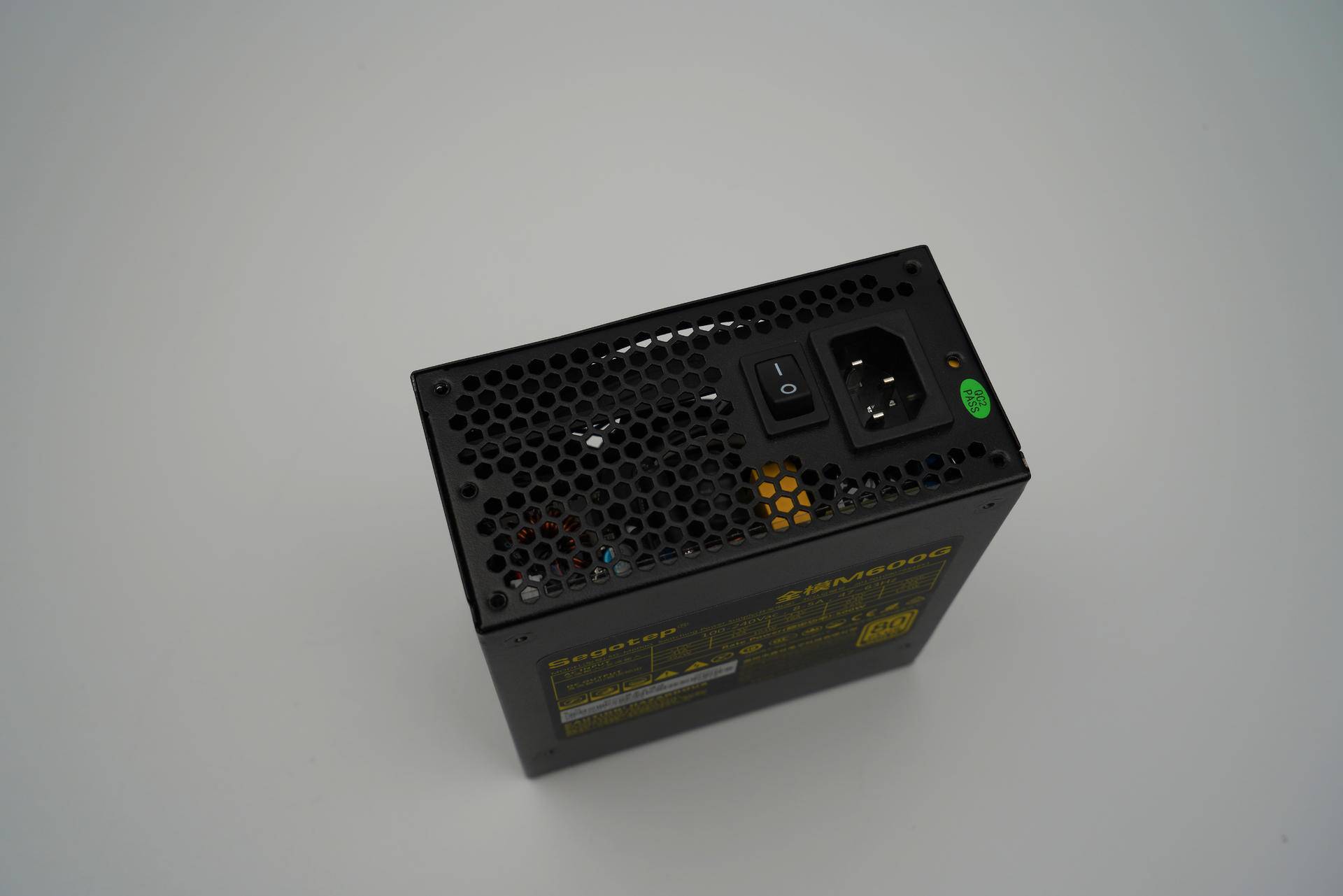 鑫谷gp600g电源爱国跟黑金版区别,itx电源推荐650w