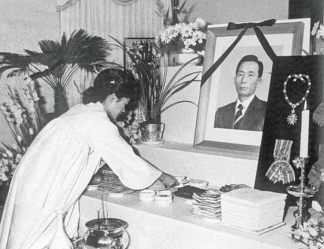 财阀控制中的韩娱圈，进行“黄色”交易，女星不堪*力暴**自杀身亡