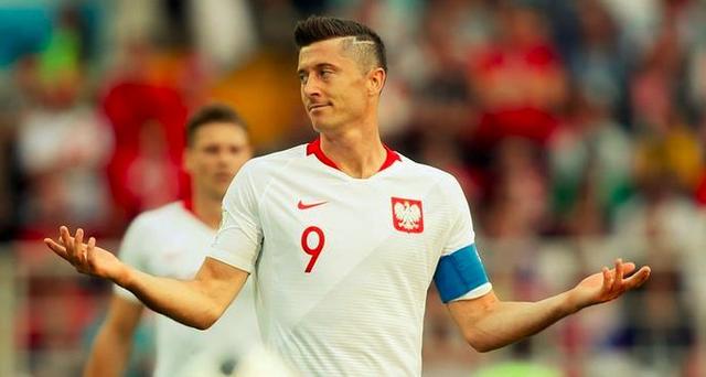 赛场如职场，盘点足球场上说翻就翻的友谊小船