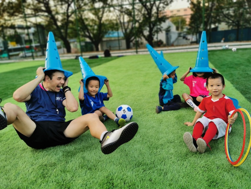 足球运动对少年儿童成长的好处,足球运动对幼儿身心发展的益处