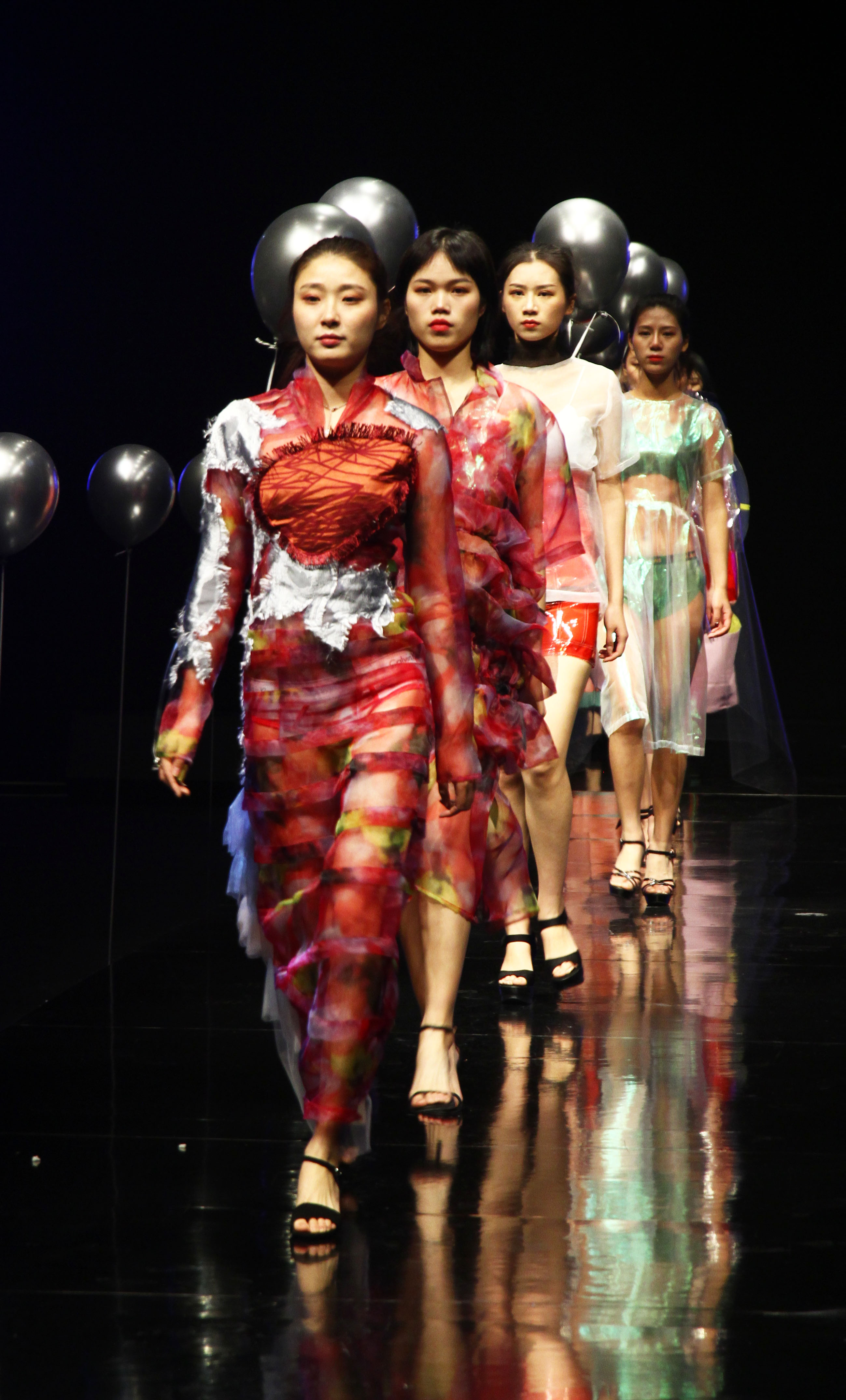 以“秀”展“料”用创意点亮时尚