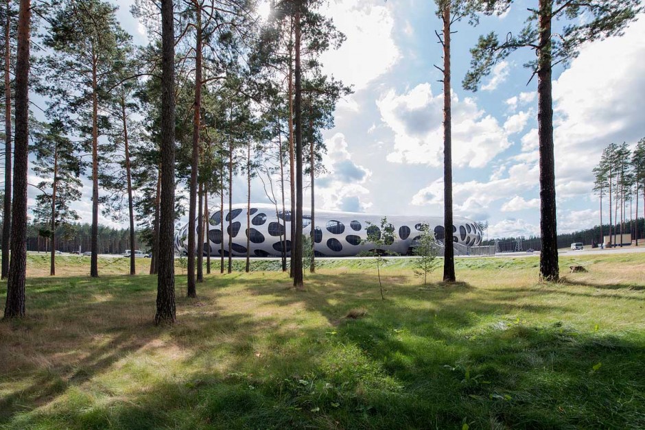 OFISArchitects作品：鲍里索夫足球场