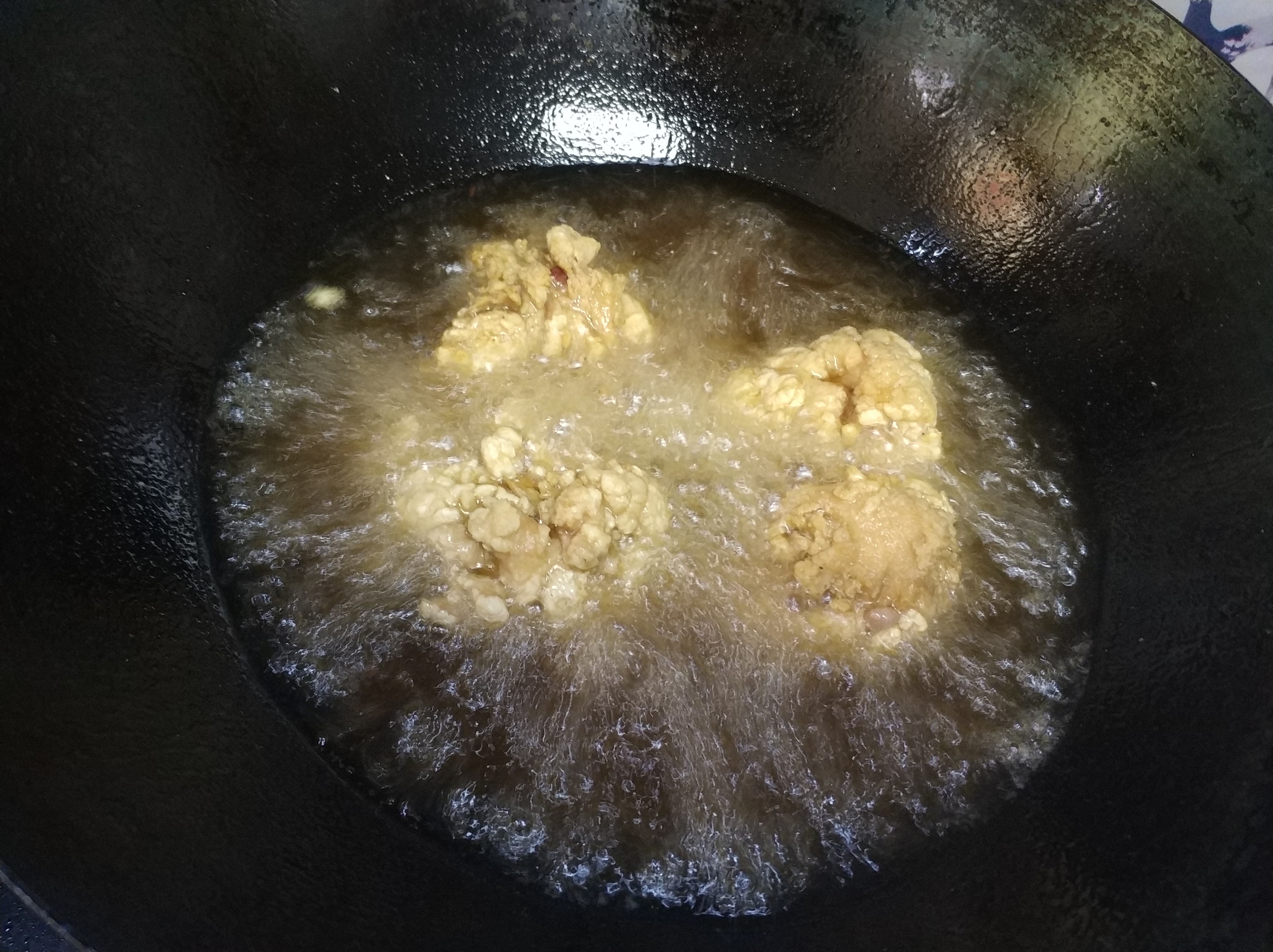 炸鸡鱼鳞片裹粉的做法,炸鸡怎样裹粉才能起鳞视频