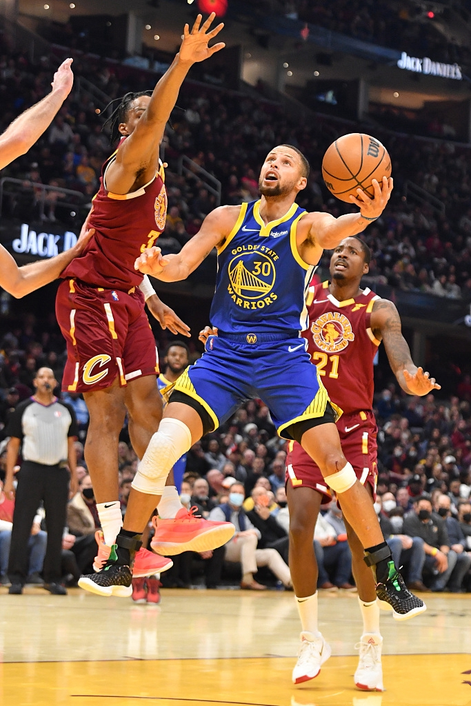 库里投三分疯了的时候,库里全场40分带队逆转骑士课程