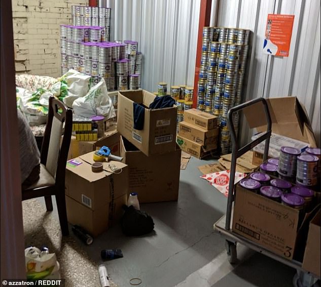 澳母亲无奶粉可买怒而曝光秘密仓库，数百罐奶粉被囤积将运往中国