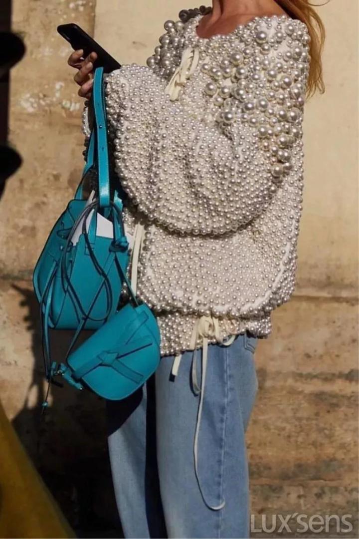 一只包当两只用？怪不得时髦人士抢着背