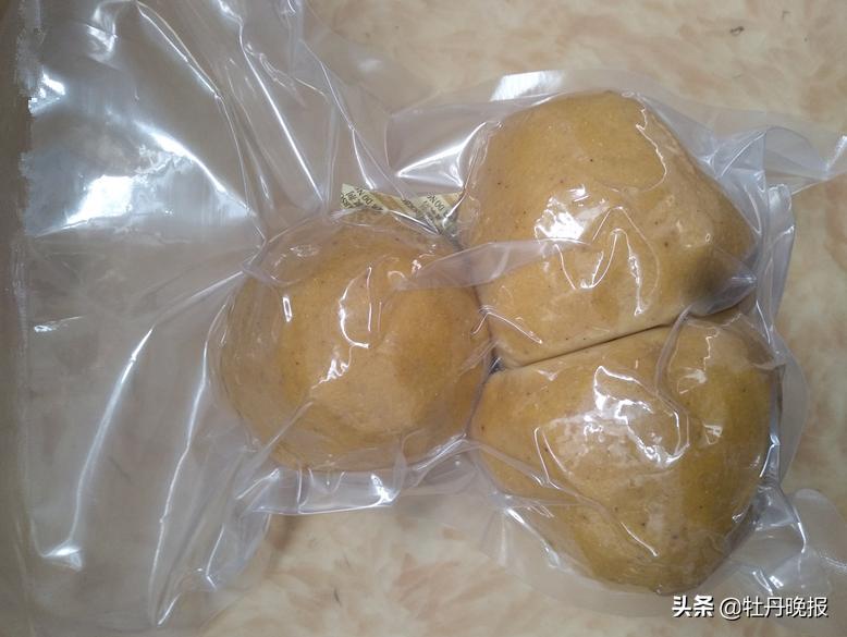 鄄城小伙利用网络销售馒头，带动周边群众“触网”